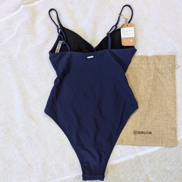 BNWT / Berlook / XS / Medium / Navy Blue Cutout Twist One-Piece Swimsuit - Picture 2 of 2